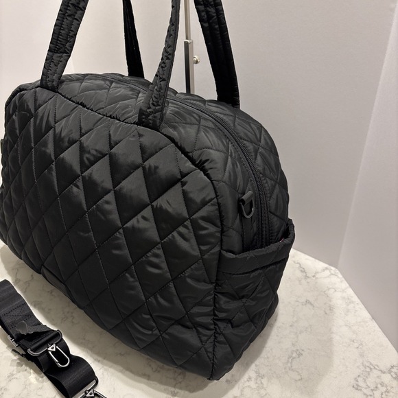 Vera Bradley Women's Ultralight Medium Traveler Bag 27136-481 Black - Picture 3 of 11